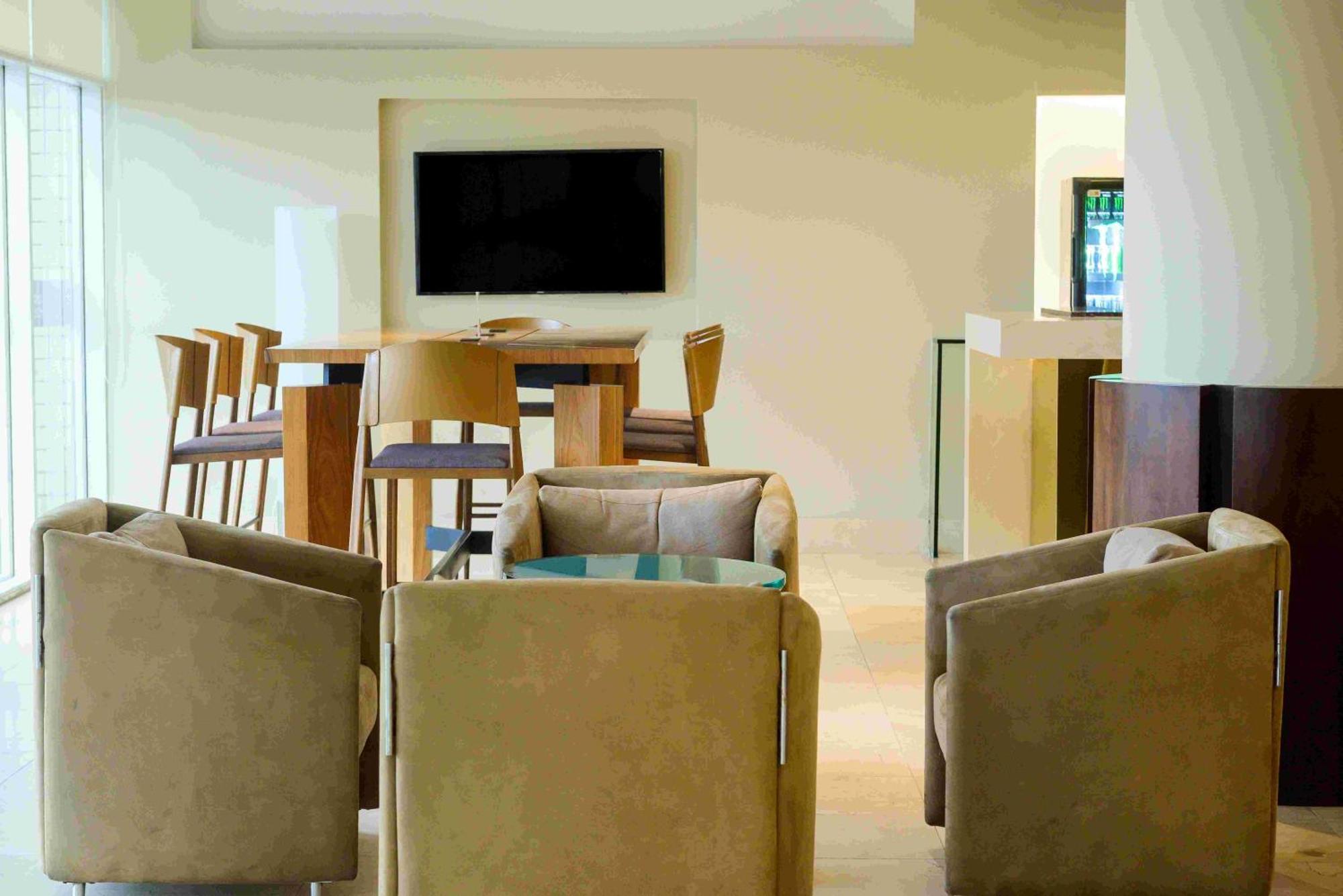 Hotel Luzeiros Fortaleza Exterior foto The lounge at the airport