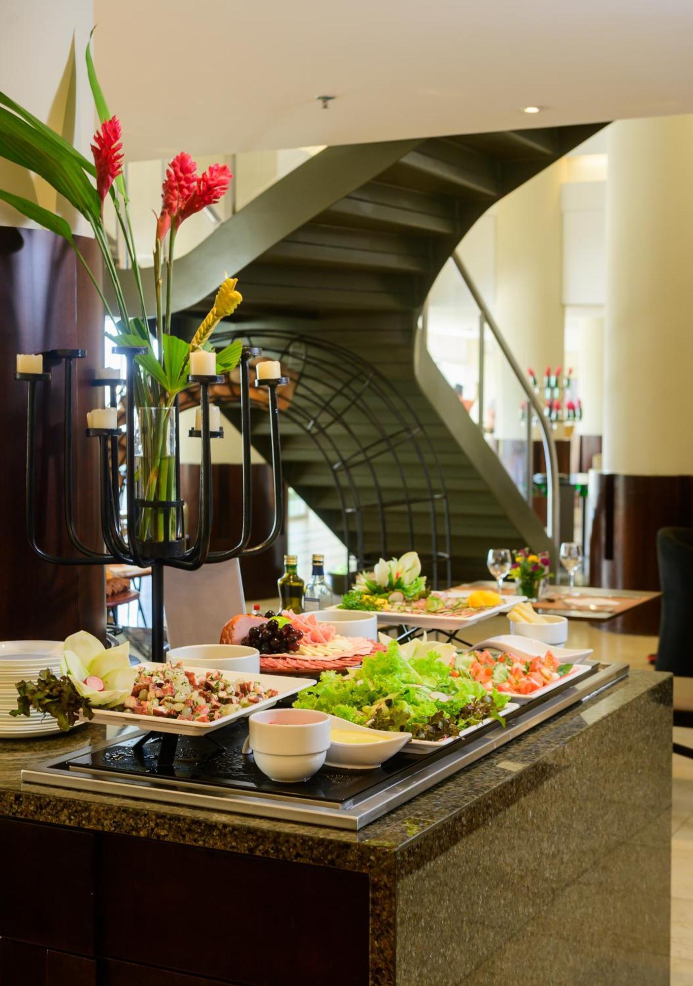 Hotel Luzeiros Fortaleza Exterior foto A salad bar